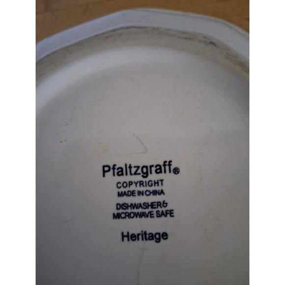 Plategraff White Two Serving Bowls 9 inches across and 3 inches deep - Picture 5 of 5